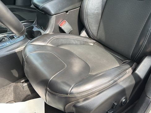 Used 2021 Jeep Cherokee Latitude Plus FWD image 12