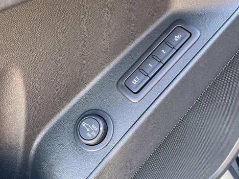 Used 2022 Chevrolet Equinox Premier FWD image 17