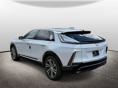 New 2026 Cadillac Lyriq Luxury AWD/4WD image 4