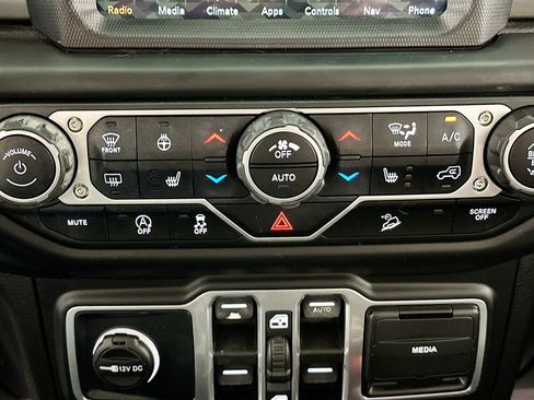 Used 2018 Jeep Wrangler Unlimited Sahara w/ Dual Top Group AWD/4WD image 16