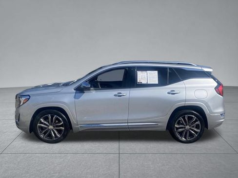 Used 2020 GMC Terrain Denali w/ Denali Premium Package FWD image 4
