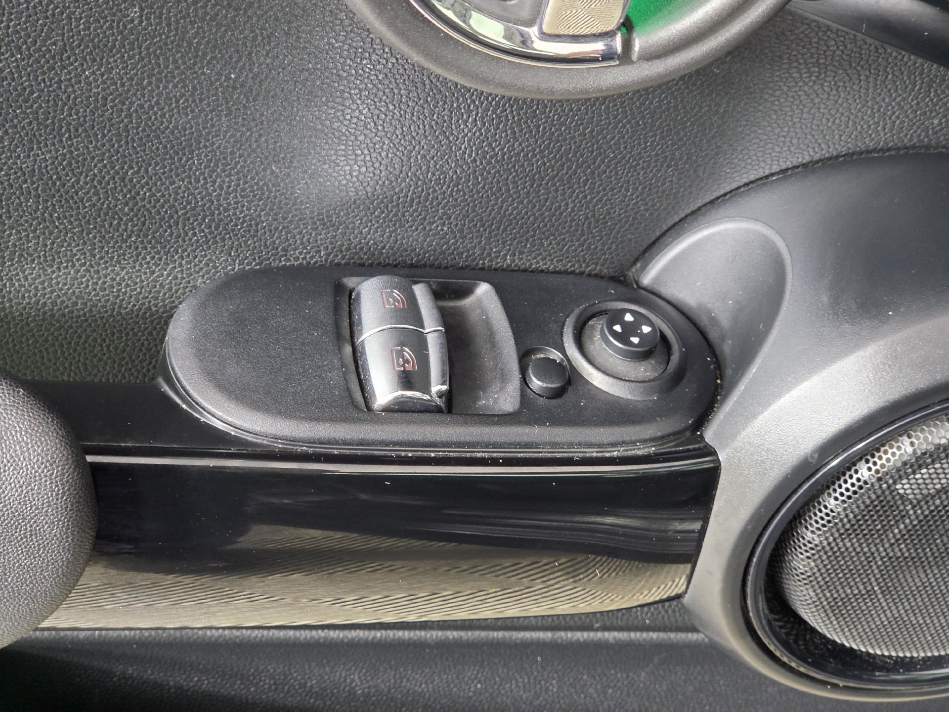 Used 2016 MINI Cooper 2-Door Hardtop FWD image 5