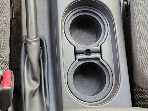 Used 2011 Nissan Frontier SV image 29