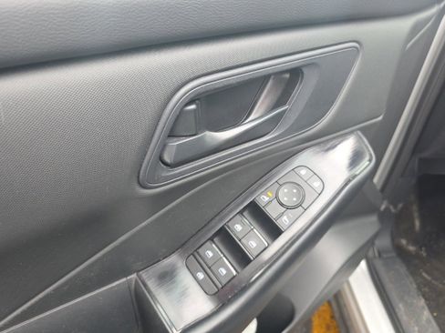 Certified 2024 Nissan Rogue S image 15