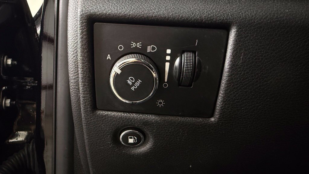 Used 2019 Jeep Grand Cherokee Altitude AWD/4WD image 19