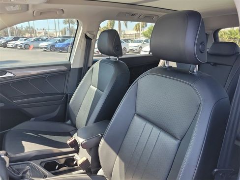 Used 2022 Volkswagen Tiguan SE image 22