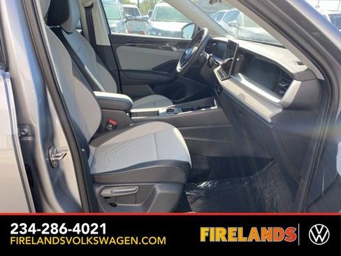 New 2025 Volkswagen Tiguan SE image 47