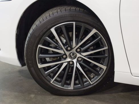 Used 2024 Lexus ES 300h w/ Premium Package image 41