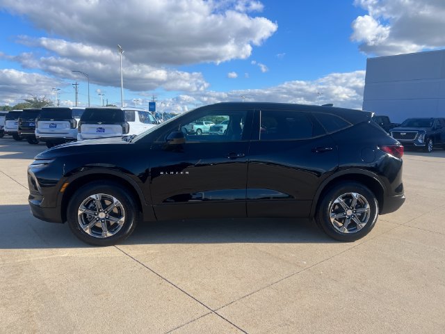 Certified 2025 Chevrolet Blazer LT AWD/4WD image 2
