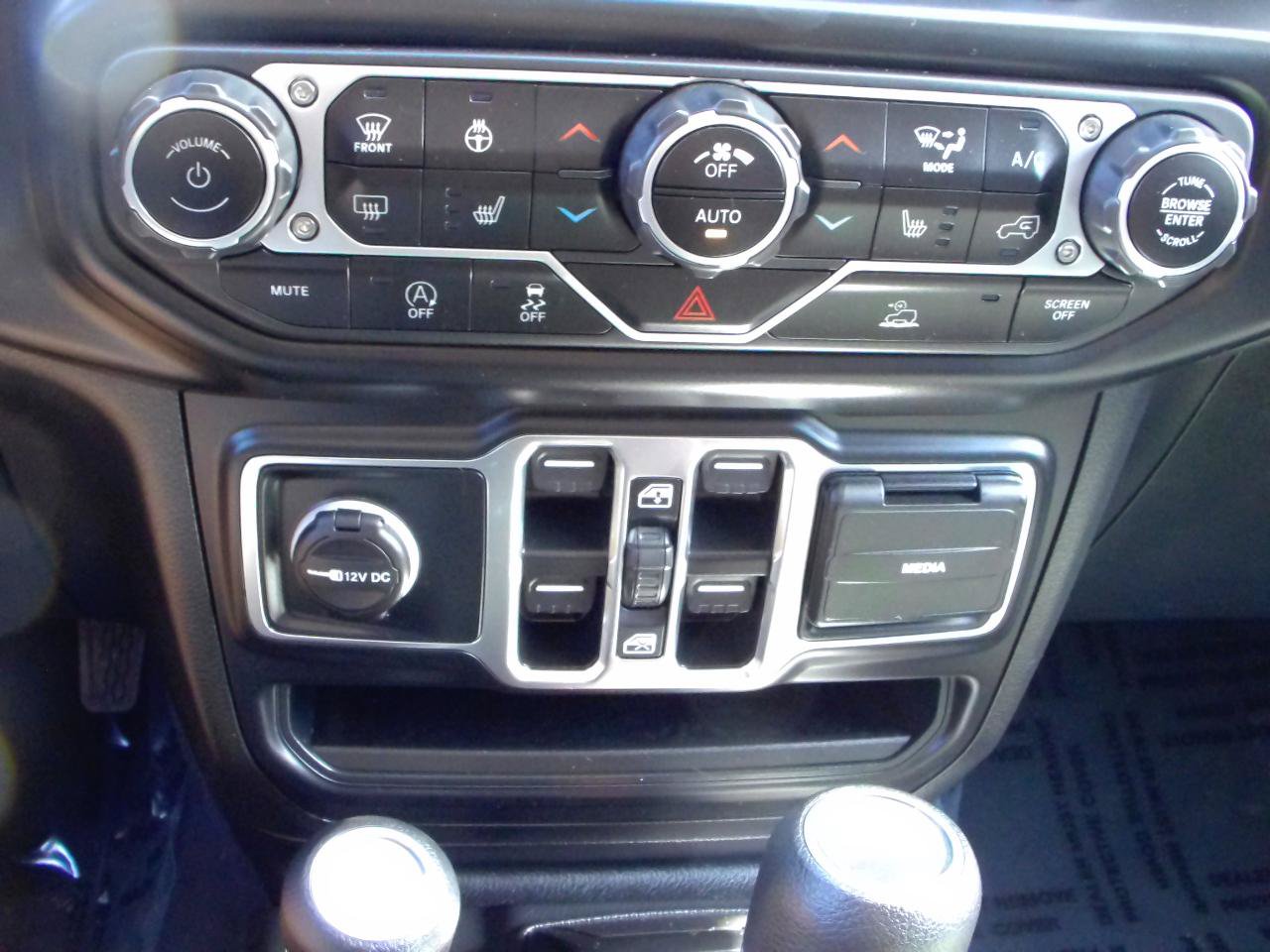 Used 2023 Jeep Wrangler Unlimited Sahara w/ Cold Weather Group AWD/4WD image 22