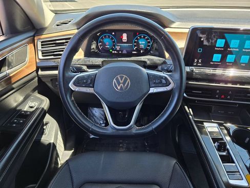 Used 2024 Volkswagen Atlas SE AWD/4WD image 12