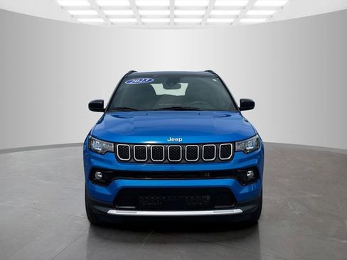 Used 2023 Jeep Compass Limited AWD/4WD image 2