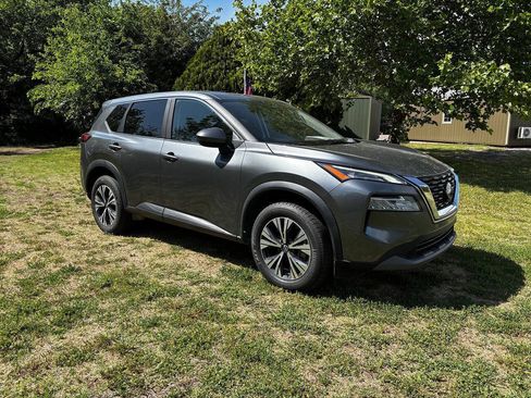 Used 2023 Nissan Rogue SV FWD image 1