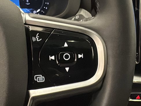 Certified 2025 Volvo XC60 B5 Plus AWD/4WD image 14