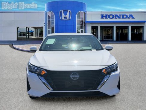 Used 2024 Nissan Sentra SV FWD image 10