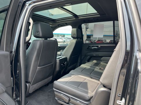 Used 2025 Chevrolet Suburban LT w/ Sun And Tow Package AWD/4WD image 10