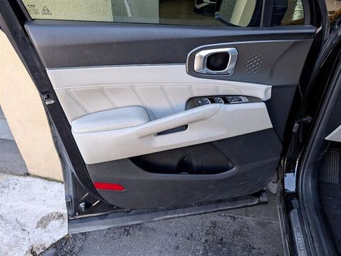 Used 2022 Kia Sorento SX image 18