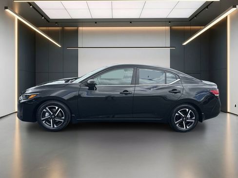 Used 2024 Nissan Sentra SV FWD image 2