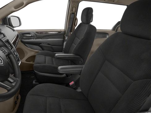 Used 2018 Dodge Grand Caravan SE w/ UConnect Hands-Free Group FWD image 6