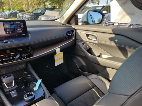 Certified 2026 Nissan Rogue Platinum w/ Platinum Premium Package image 11