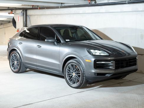 Certified 2024 Porsche Cayenne Coupe AWD/4WD image 7