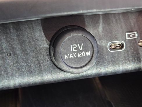 Used 2023 Volvo XC40 Recharge Ultimate AWD/4WD image 27