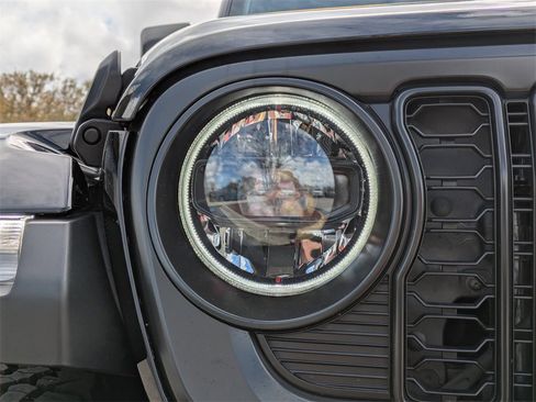 Used 2024 Jeep Wrangler Rubicon image 10