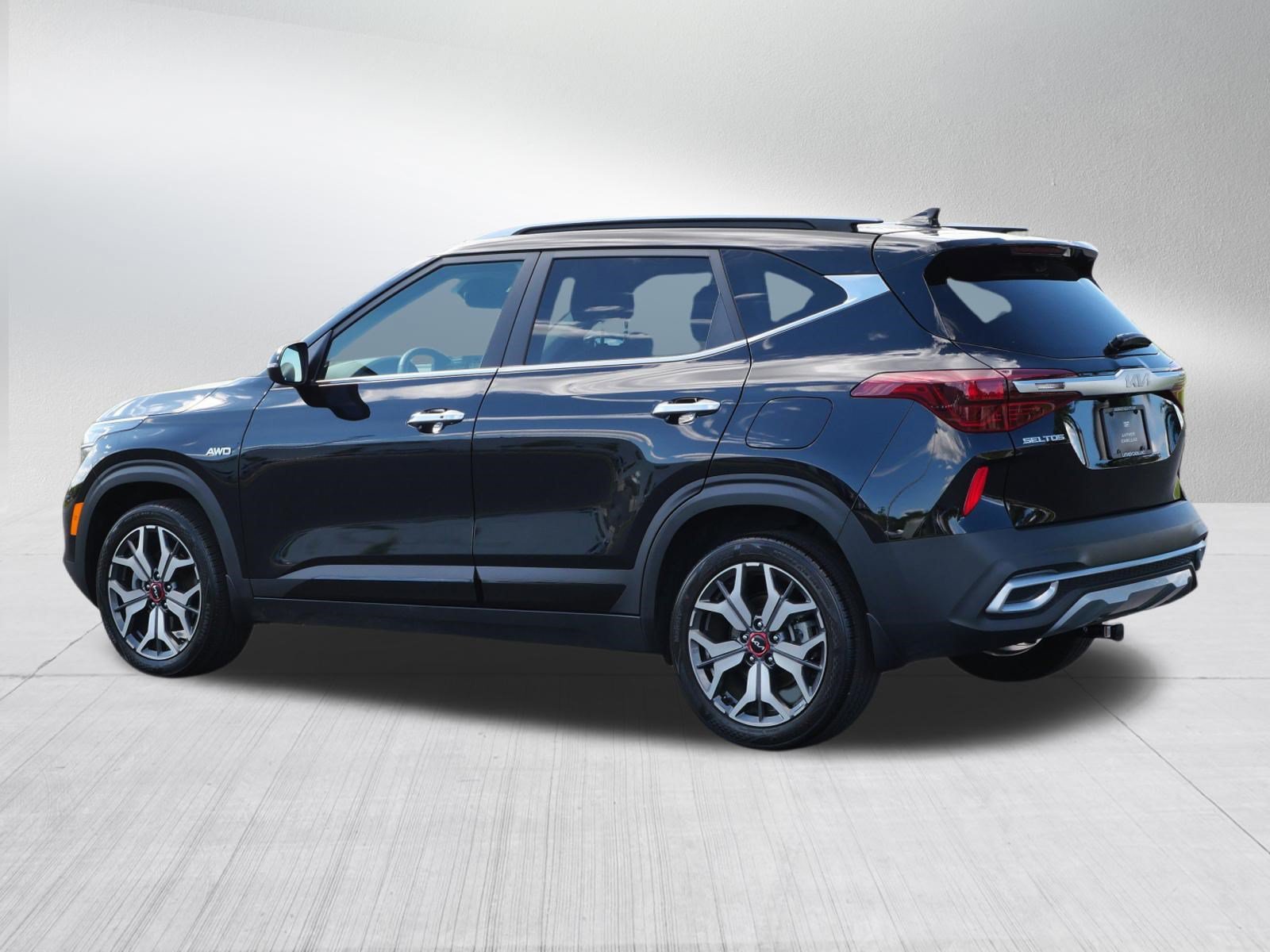 Used 2022 Kia Seltos SX w/ Sunroof Package AWD/4WD image 4