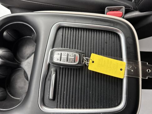 Used 2023 Chrysler Pacifica Touring-L FWD image 28