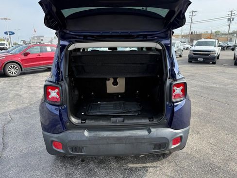 Used 2017 Jeep Renegade Latitude FWD image 7