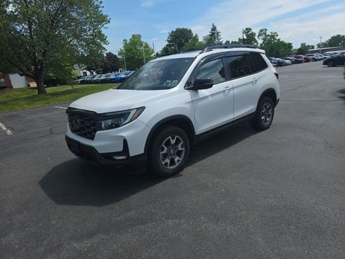Used 2023 Honda Passport TrailSport image 3