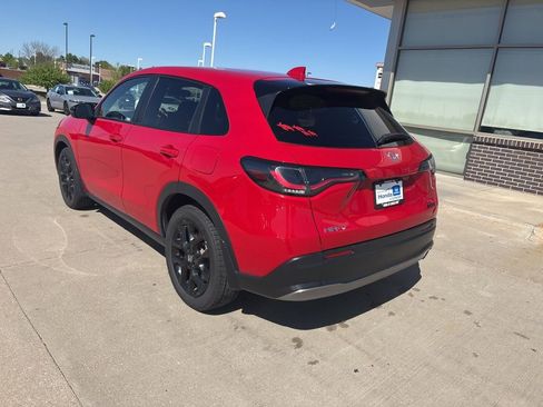 Used 2023 Honda HR-V Sport image 7