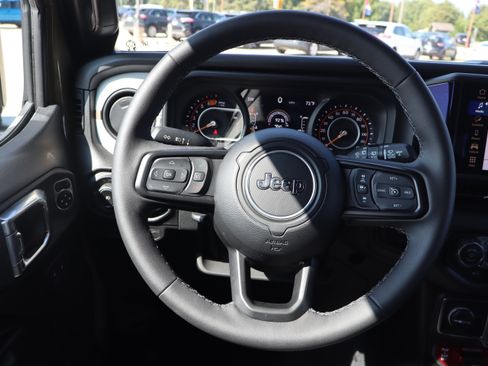 Used 2025 Jeep Wrangler Unlimited Sport AWD/4WD image 14