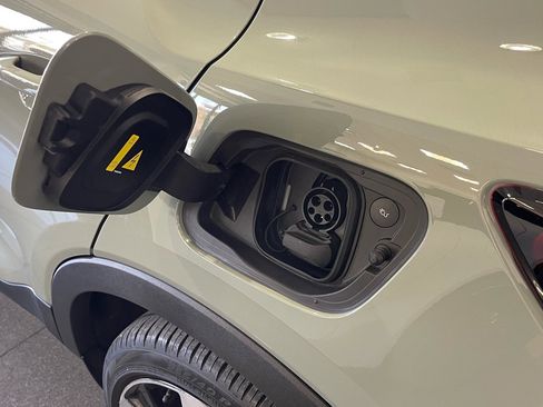 Used 2024 Volvo C40 P8 Recharge Ultimate w/ Protection Package Premier image 15