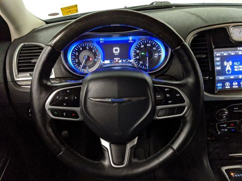 Used 2018 Chrysler 300 Limited image 10