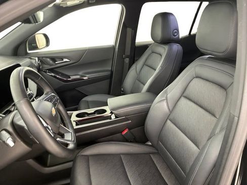 Used 2025 Chevrolet Equinox LT w/ Convenience Package II image 12