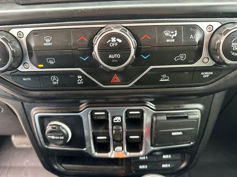 Used 2023 Jeep Gladiator Willys image 32