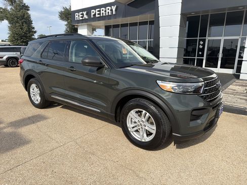 Used 2023 Ford Explorer XLT RWD image 2