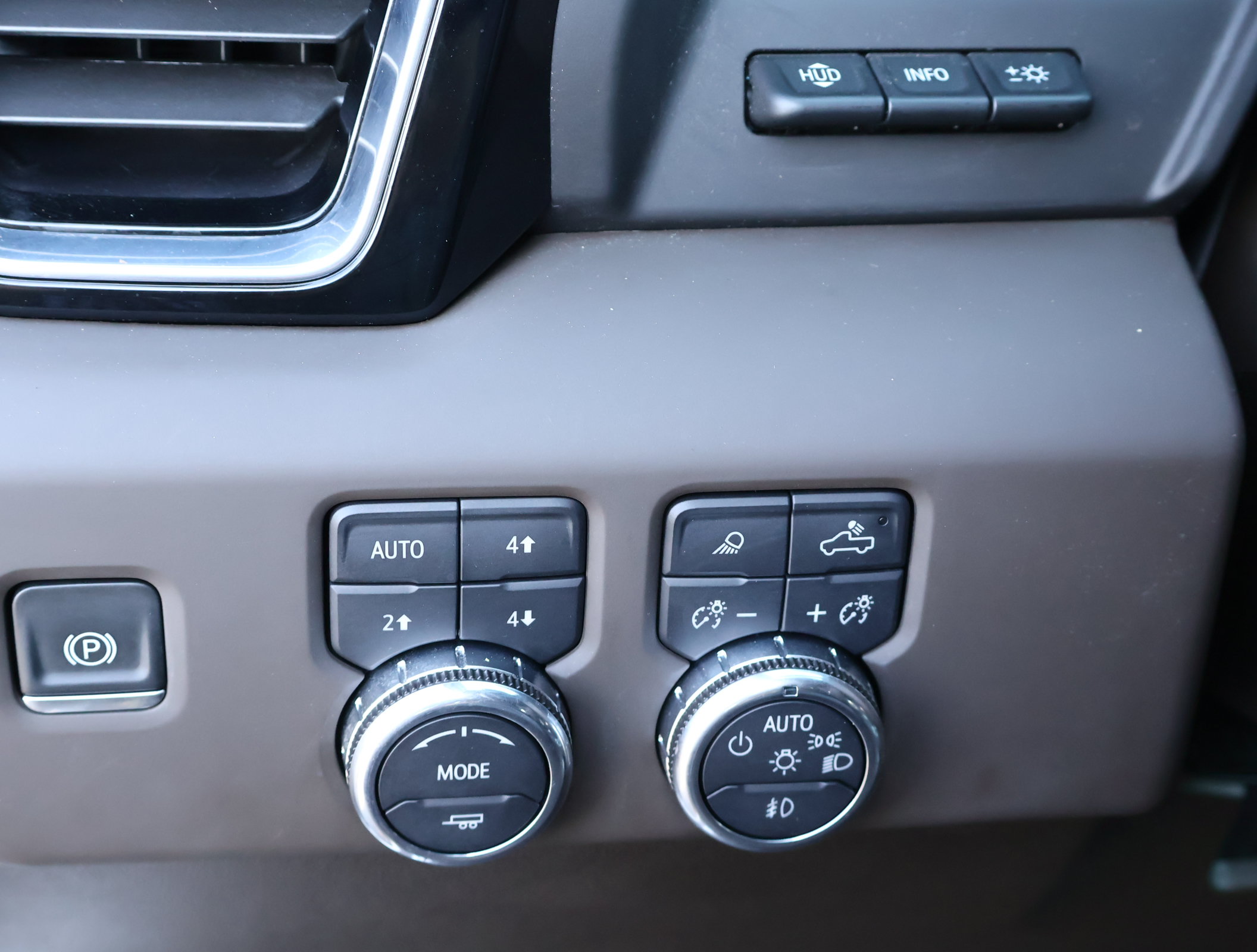 Used 2025 GMC Sierra 2500 Denali w/ Denali Reserve Package AWD/4WD image 15