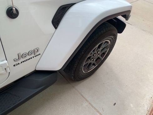 Used 2020 Jeep Gladiator Overland w/ Uconnect 4C Nav & Sound Group image 11