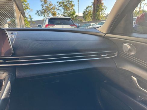 Used 2025 Hyundai Elantra Limited image 45