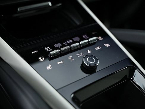 New 2025 Porsche Cayenne Coupe image 44