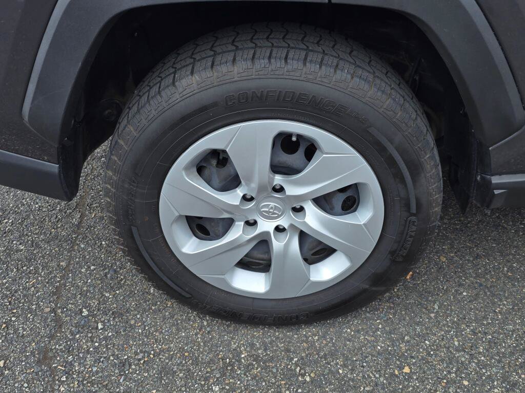 Used 2019 Toyota RAV4 LE w/ Carpet Mat Package AWD/4WD image 9