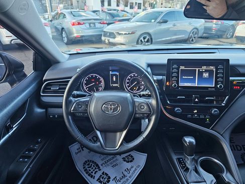 Used 2021 Toyota Camry SE image 17