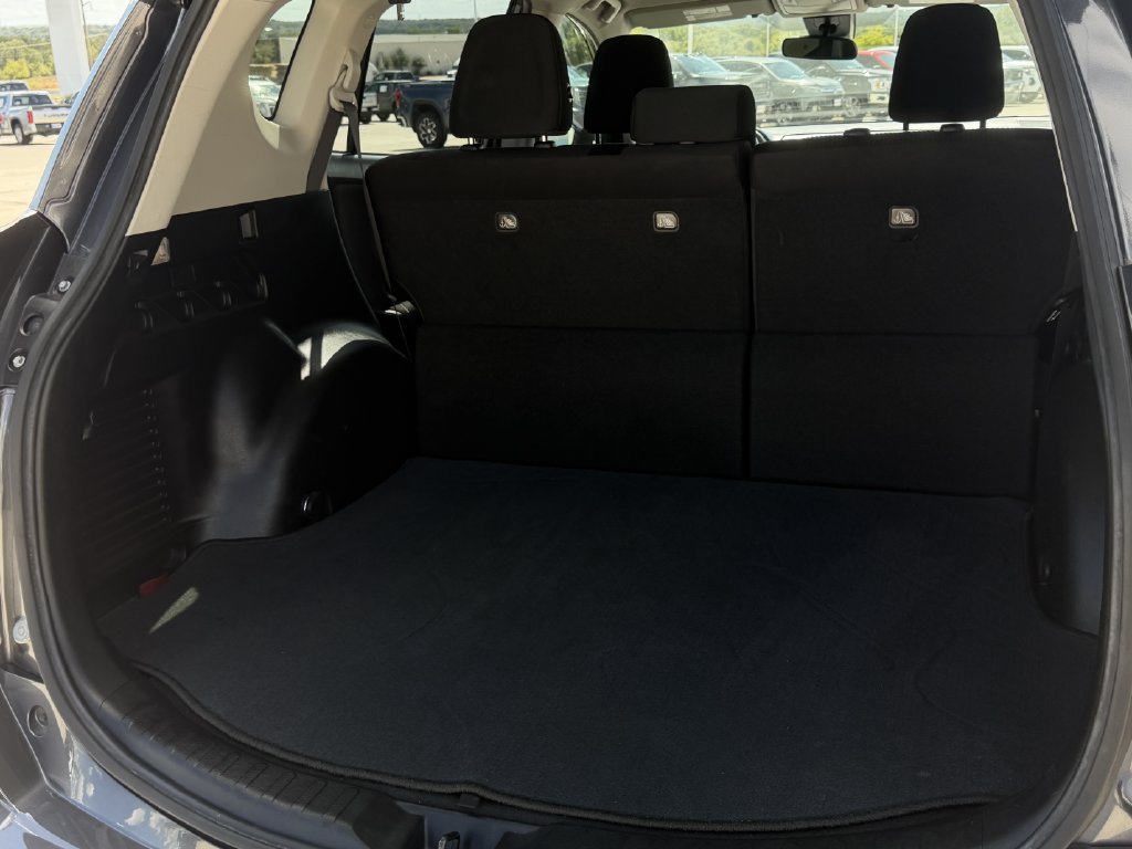Used 2017 Toyota RAV4 LE FWD image 27
