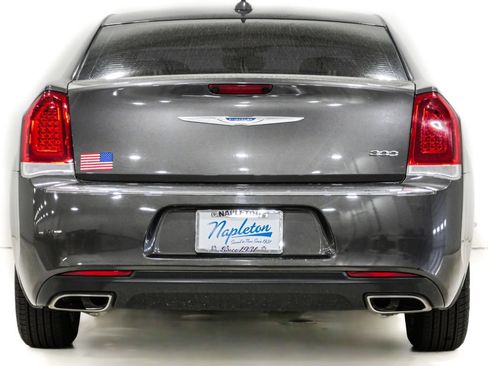 Used 2023 Chrysler 300 Touring RWD image 5