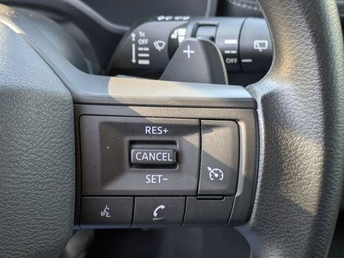 Used 2025 Nissan Rogue S image 20