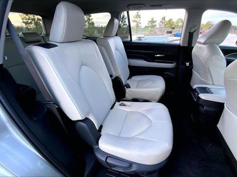 Certified 2024 Toyota Grand Highlander XLE image 19