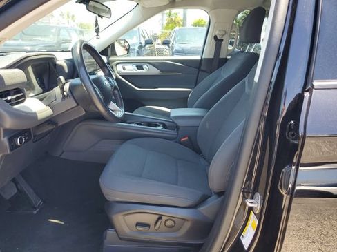 Used 2025 Ford Explorer Active RWD image 17