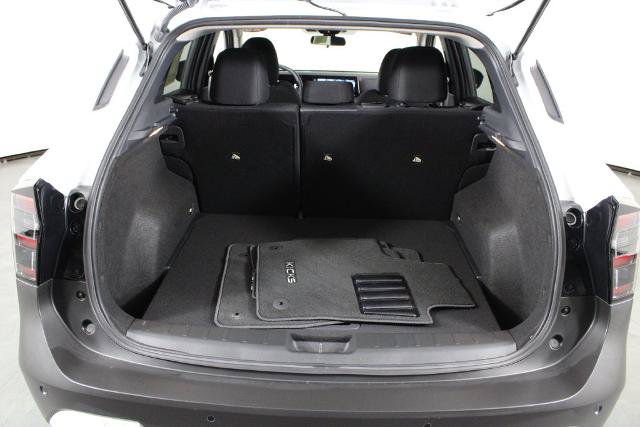 Certified 2026 Nissan Kicks SV w/ Cold Weather Package FWD image 18